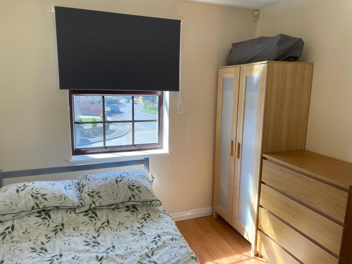 Large, Quiet, Sleeps 16, 4 Bathrooms, Parking, レスター エクステリア 写真