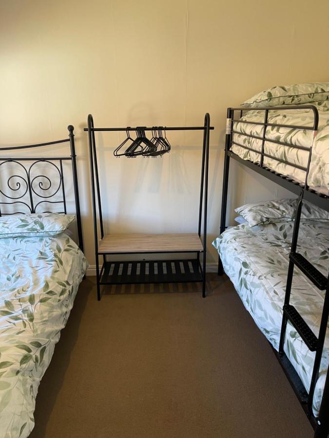 Large, Quiet, Sleeps 16, 4 Bathrooms, Parking, レスター エクステリア 写真