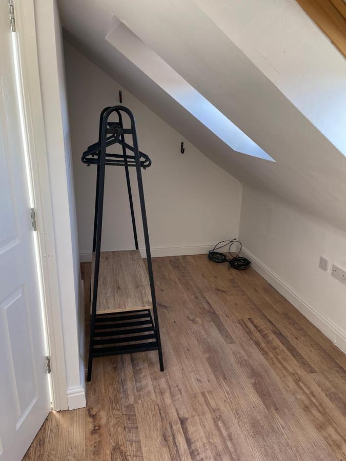 Large, Quiet, Sleeps 16, 4 Bathrooms, Parking, レスター エクステリア 写真