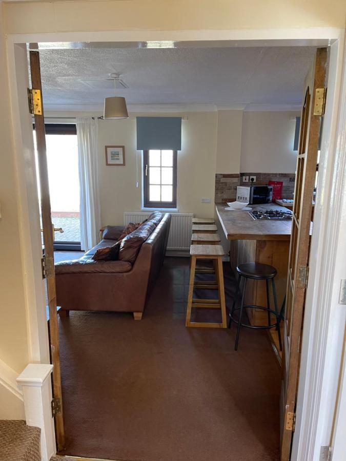 Large, Quiet, Sleeps 16, 4 Bathrooms, Parking, レスター エクステリア 写真