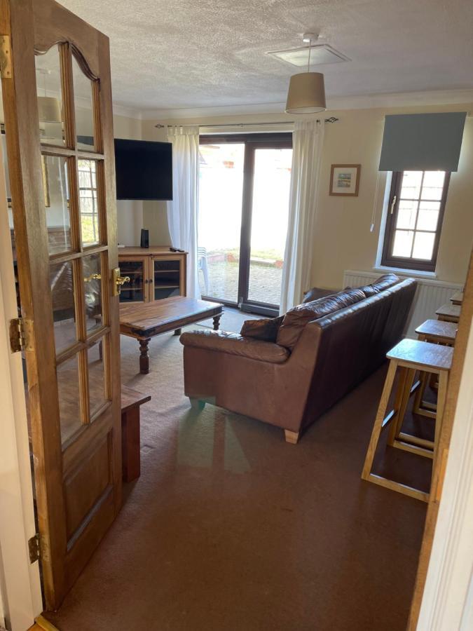 Large, Quiet, Sleeps 16, 4 Bathrooms, Parking, レスター エクステリア 写真