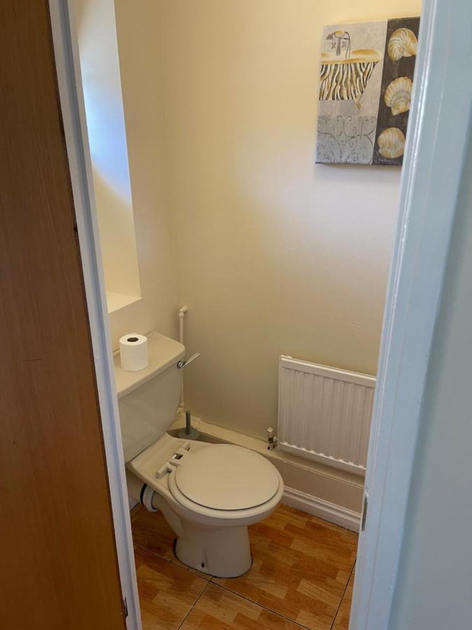 Large, Quiet, Sleeps 16, 4 Bathrooms, Parking, レスター エクステリア 写真