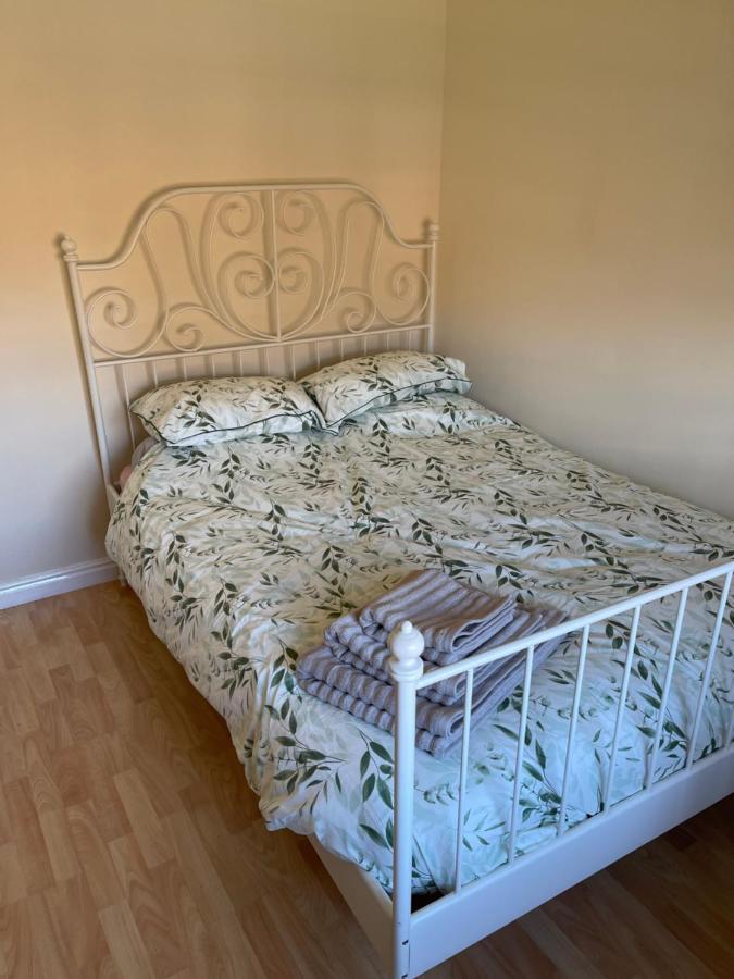 Large, Quiet, Sleeps 16, 4 Bathrooms, Parking, レスター エクステリア 写真