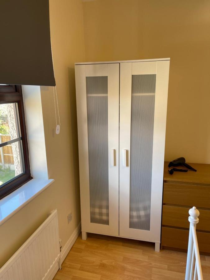 Large, Quiet, Sleeps 16, 4 Bathrooms, Parking, レスター エクステリア 写真