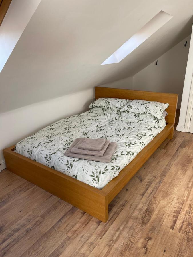 Large, Quiet, Sleeps 16, 4 Bathrooms, Parking, レスター エクステリア 写真