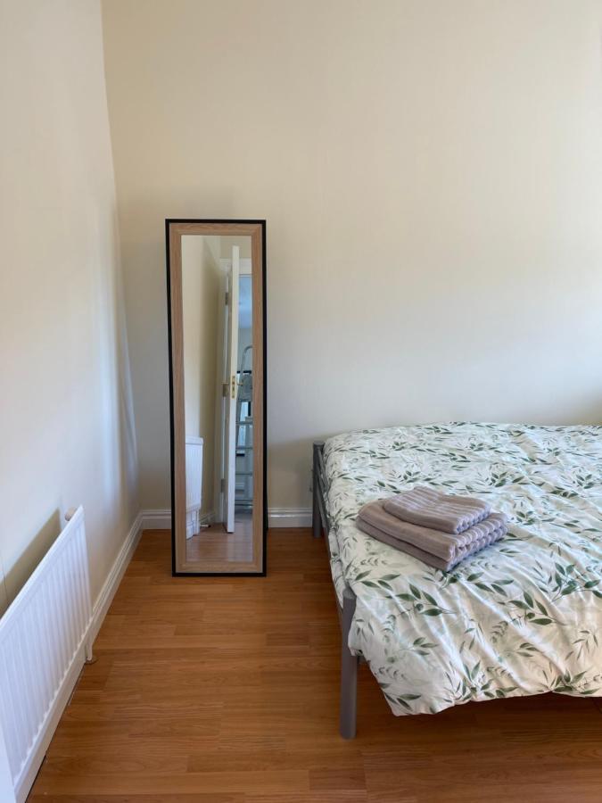 Large, Quiet, Sleeps 16, 4 Bathrooms, Parking, レスター エクステリア 写真