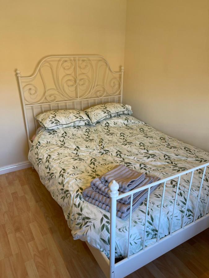 Large, Quiet, Sleeps 16, 4 Bathrooms, Parking, レスター エクステリア 写真